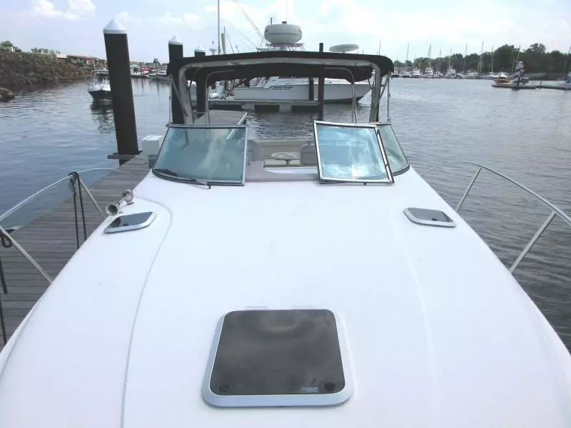 2005 Rinker 320 Fiesta Vee