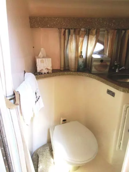 2005 Rinker 320 Fiesta Vee