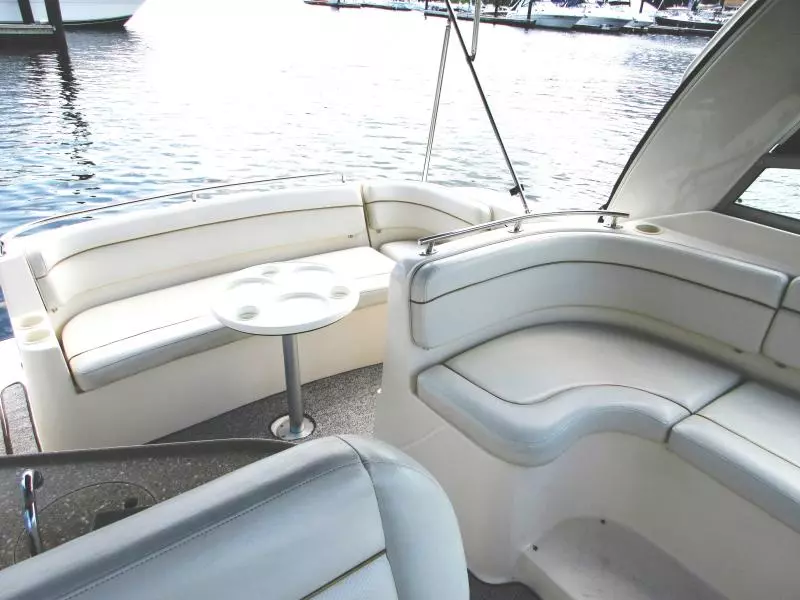 2005 Rinker 320 Fiesta Vee