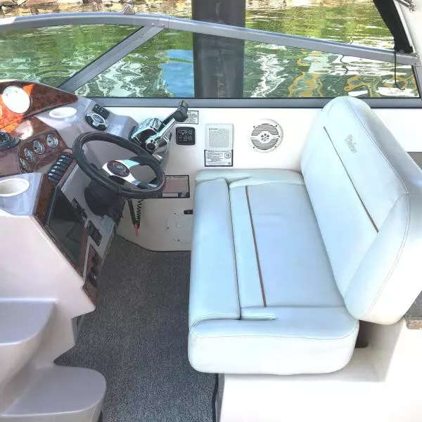 2005 Rinker 320 Fiesta Vee