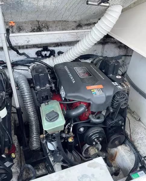 2005 Rinker 320 Fiesta Vee