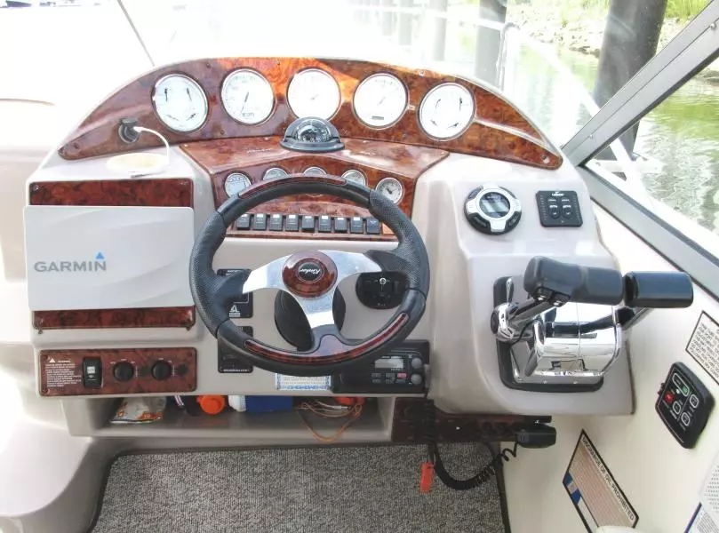 2005 Rinker 320 Fiesta Vee