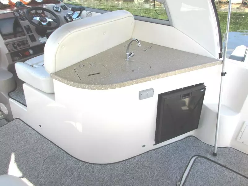 2005 Rinker 320 Fiesta Vee