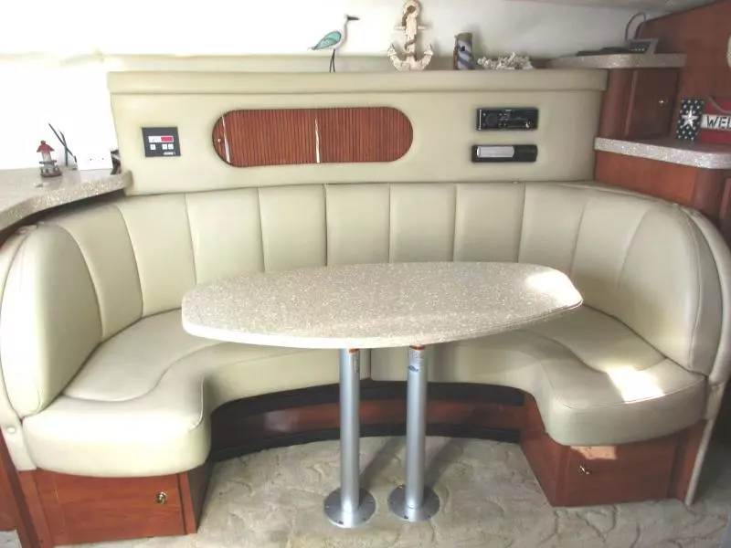 2005 Rinker 320 Fiesta Vee