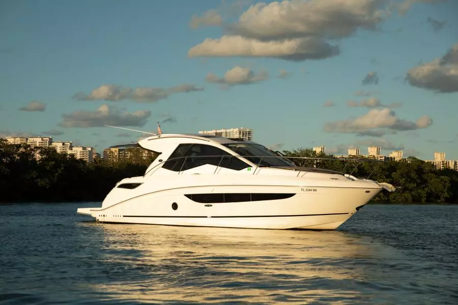 2019 Sea Ray Sundancer Coupe