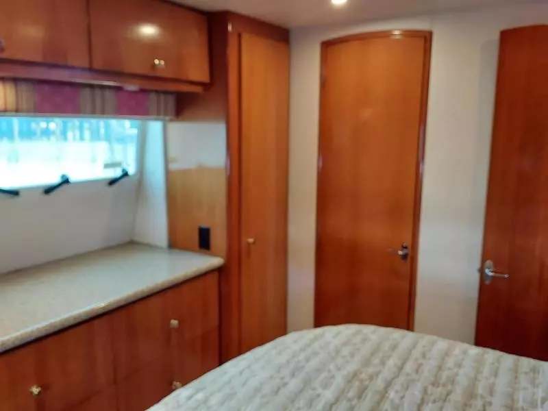2001 Carver 466 Motor Yacht