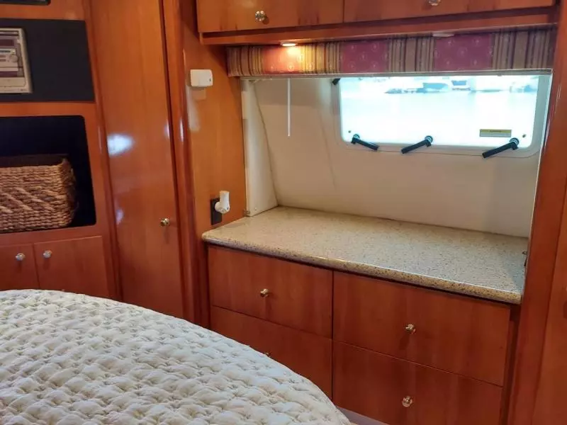 2001 Carver 466 Motor Yacht