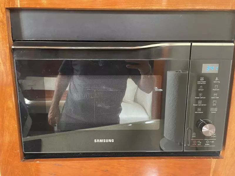 2004 Cruisers Yachts Express