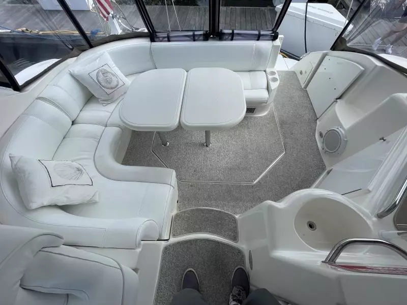2004 Cruisers Yachts Express