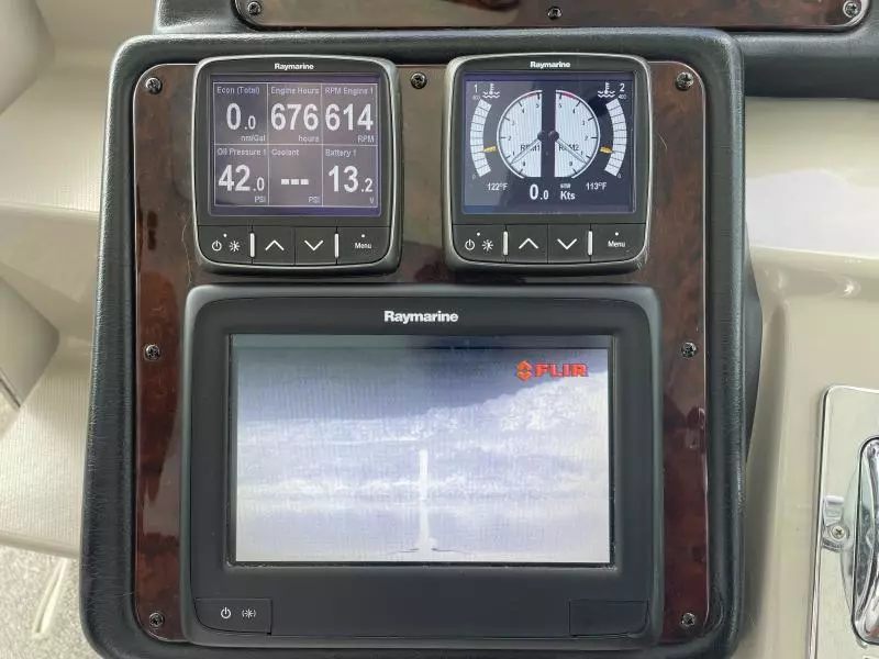 2004 Cruisers Yachts Express