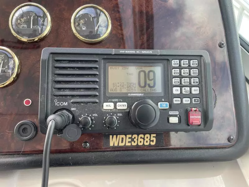 2004 Cruisers Yachts Express