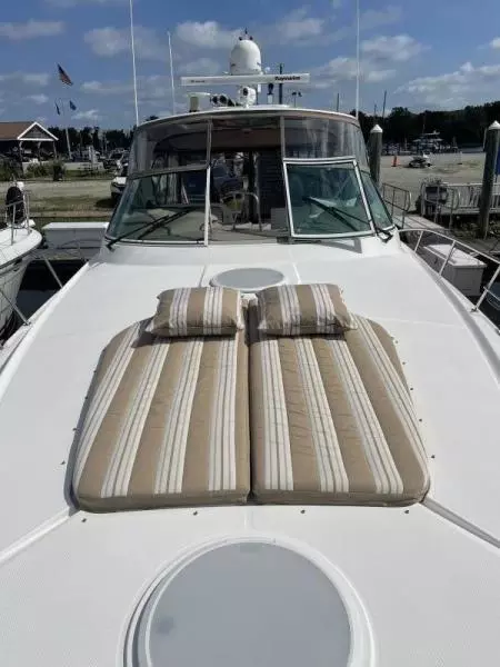 2004 Cruisers Yachts Express
