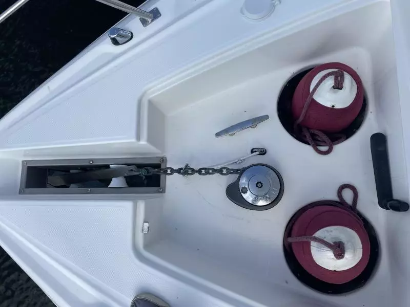 2004 Cruisers Yachts Express