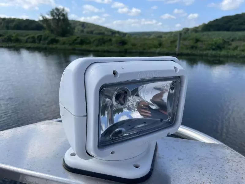 2004 Cruisers Yachts Express