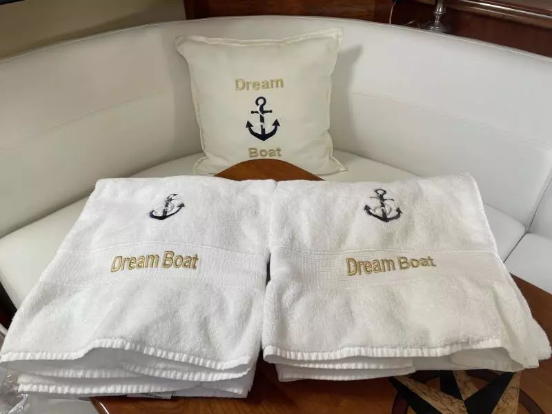 2004 Cruisers Yachts Express