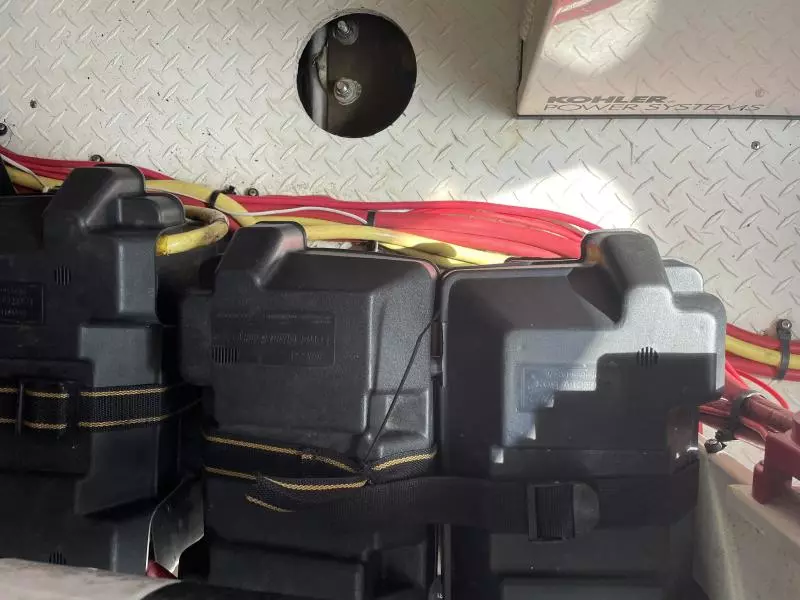 2004 Cruisers Yachts Express