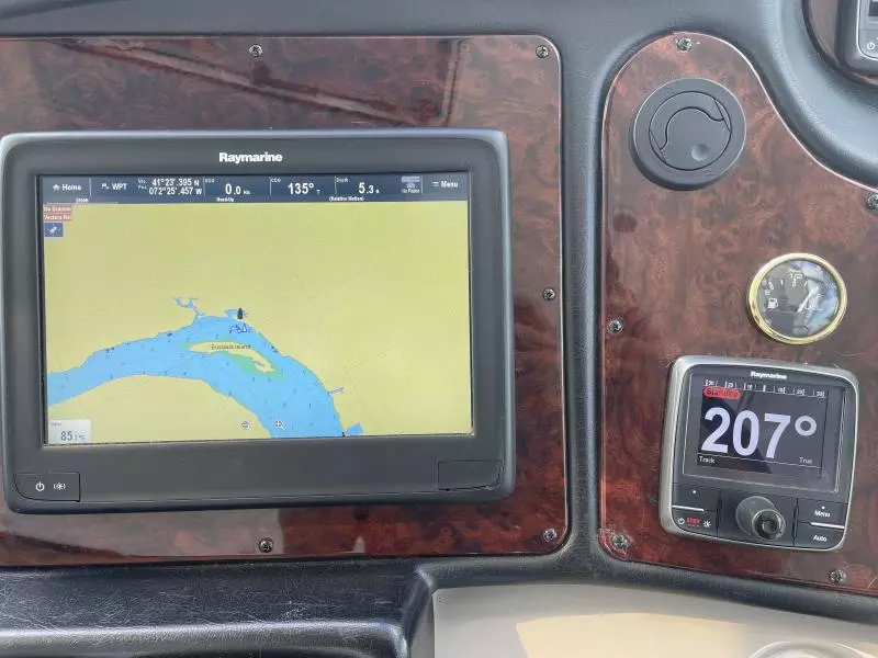 2004 Cruisers Yachts Express