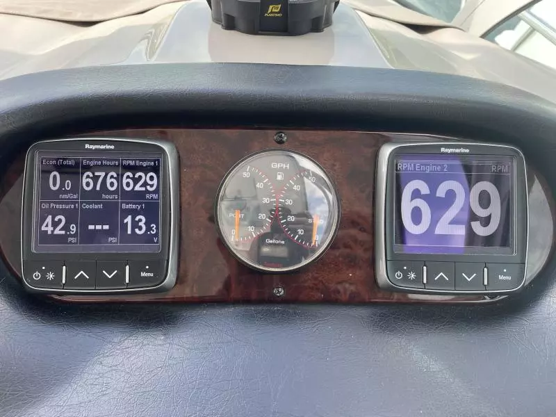 2004 Cruisers Yachts Express