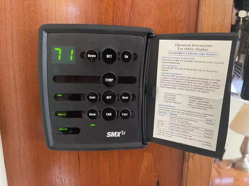 2004 Cruisers Yachts Express