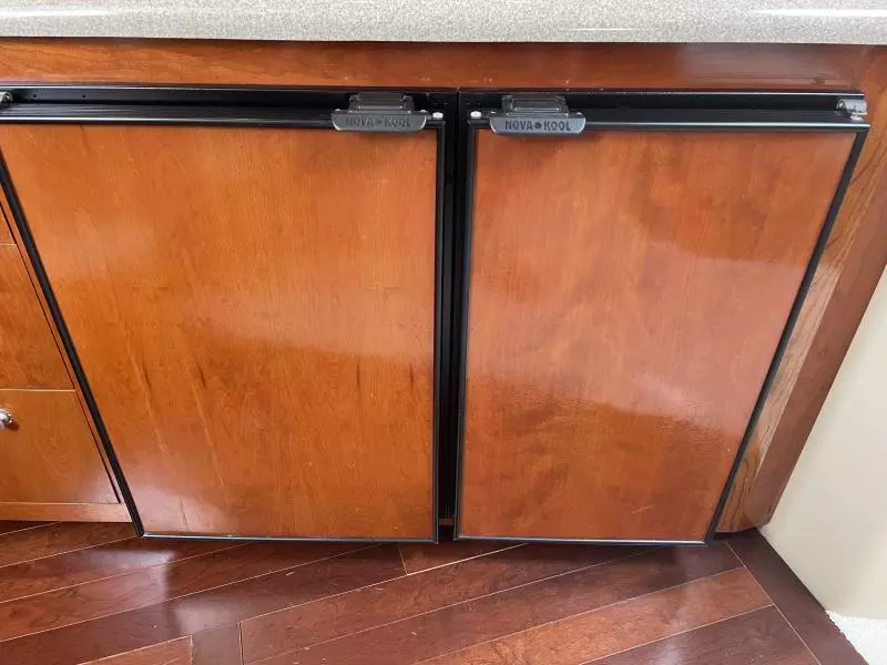 2004 Cruisers Yachts Express