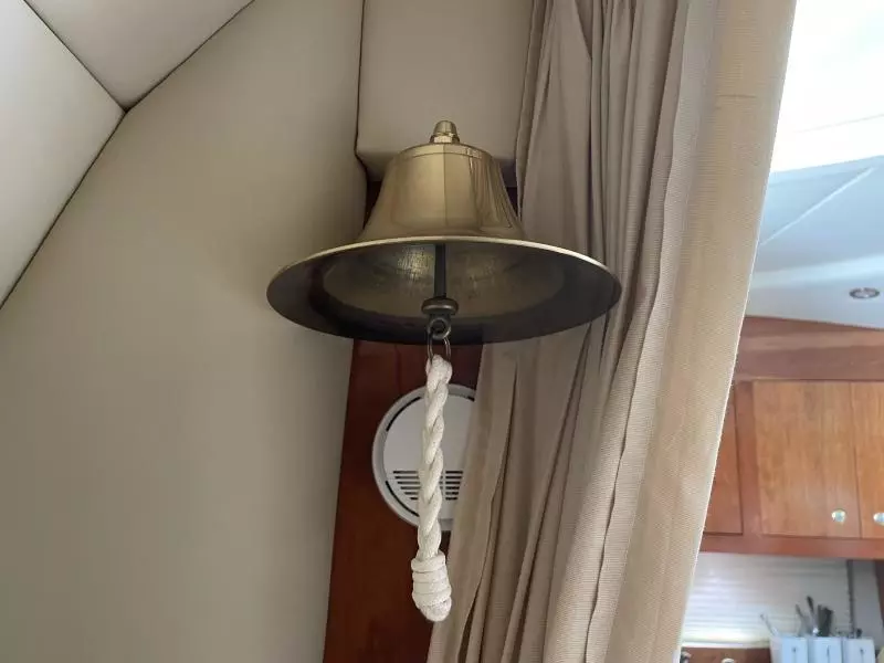 2004 Cruisers Yachts Express