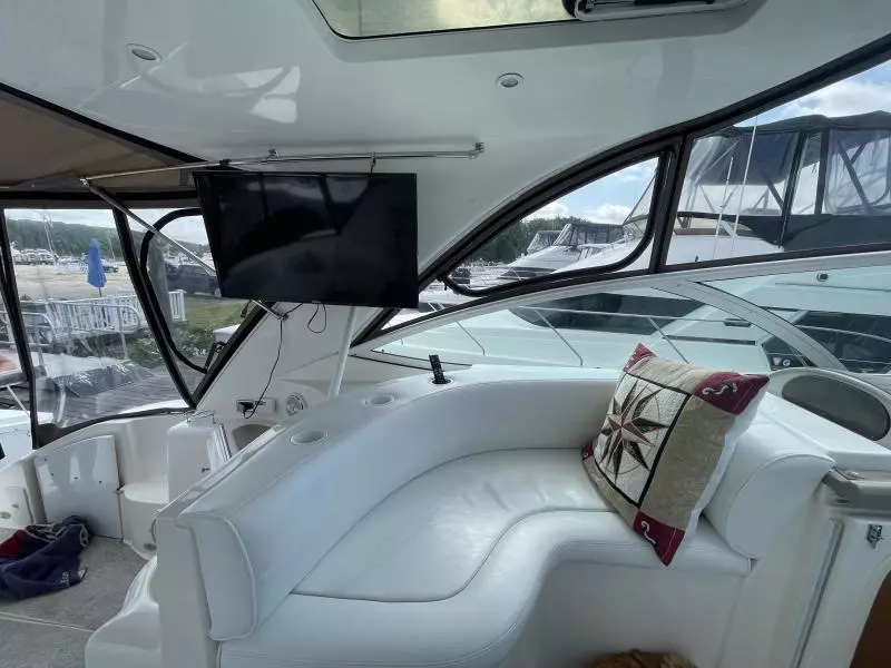 2004 Cruisers Yachts Express