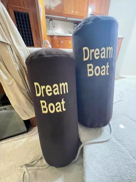 2004 Cruisers Yachts Express