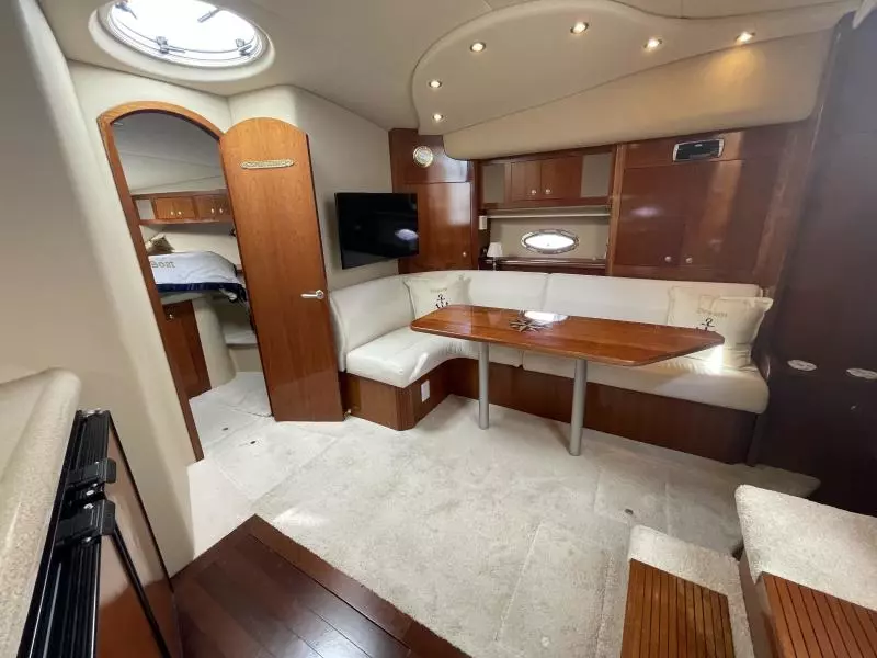 2004 Cruisers Yachts Express