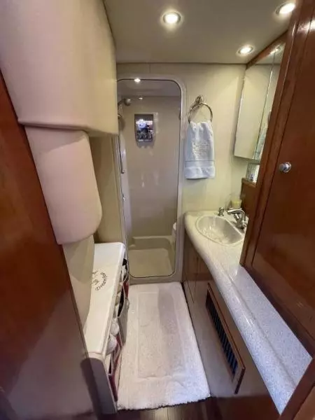 2004 Cruisers Yachts Express