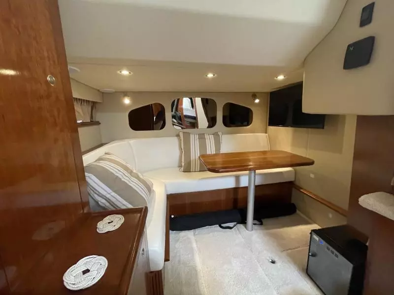 2004 Cruisers Yachts Express
