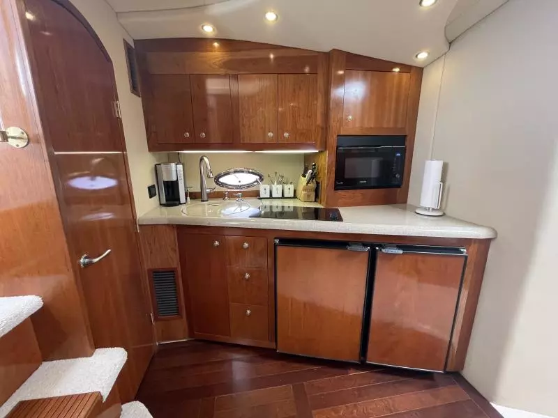 2004 Cruisers Yachts Express