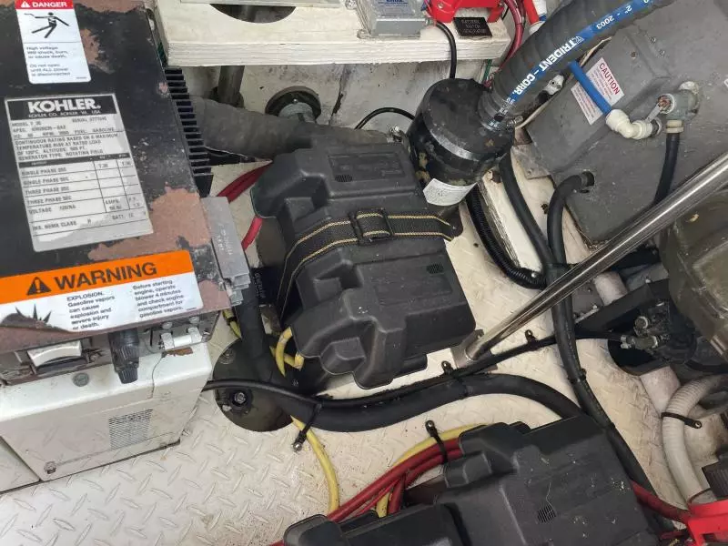 2004 Cruisers Yachts Express