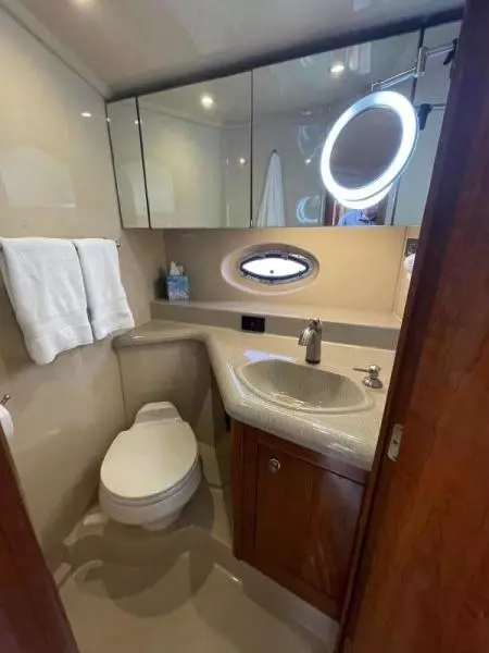 2004 Cruisers Yachts Express