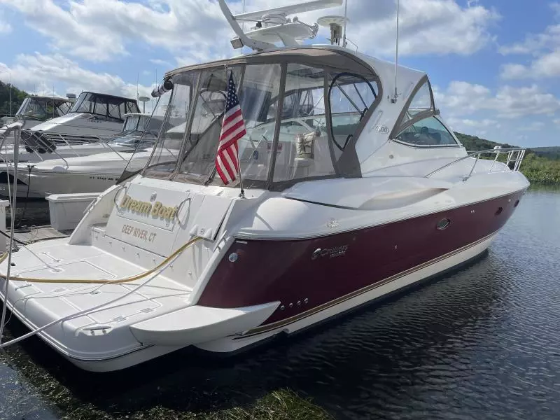 2004 Cruisers Yachts Express