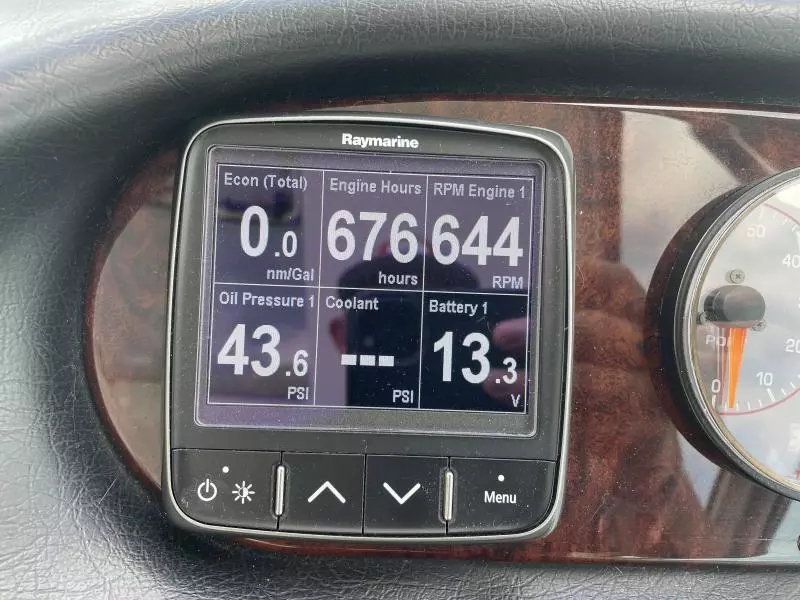 2004 Cruisers Yachts Express