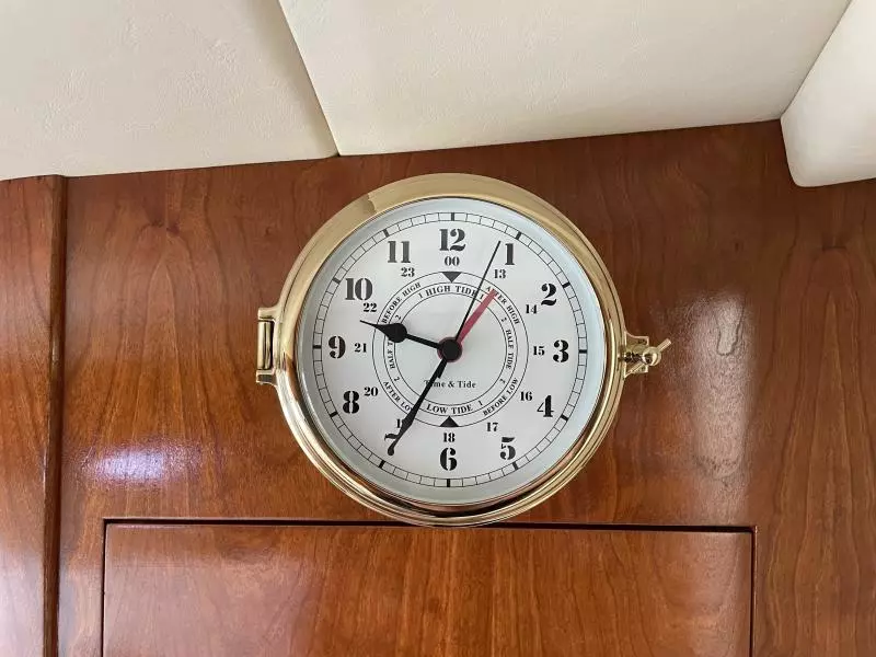 2004 Cruisers Yachts Express