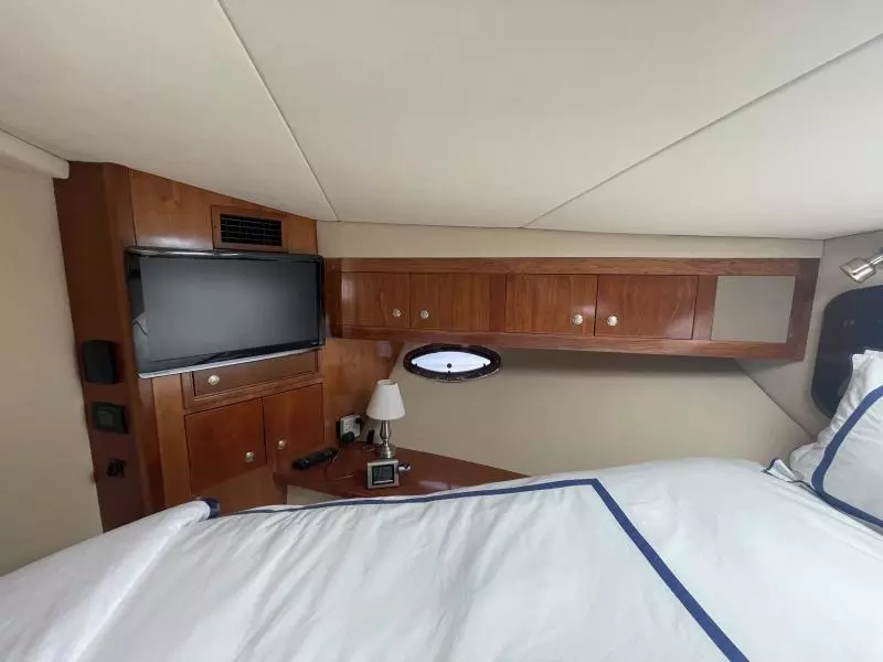 2004 Cruisers Yachts Express