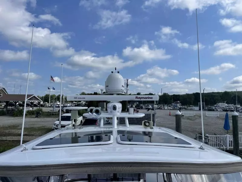 2004 Cruisers Yachts Express