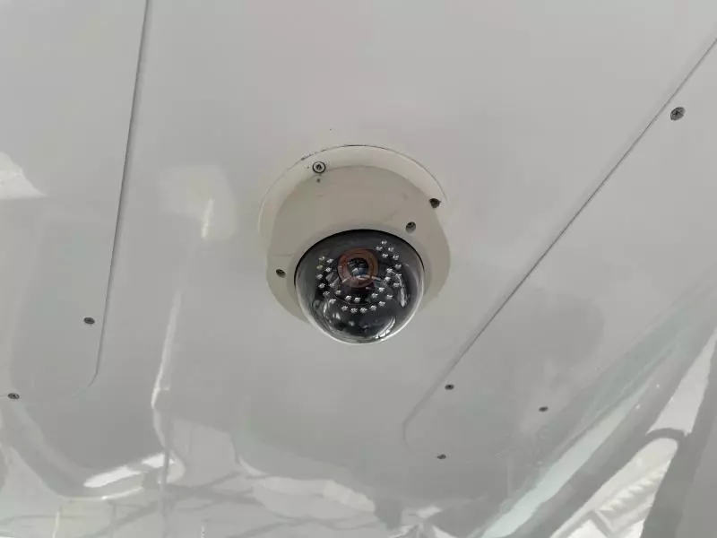 2004 Cruisers Yachts Express