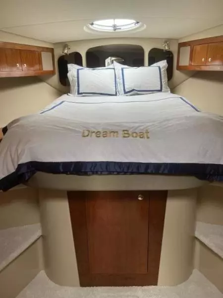 2004 Cruisers Yachts Express