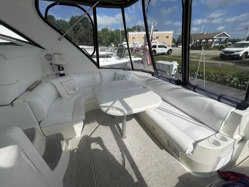 2004 Cruisers Yachts Express