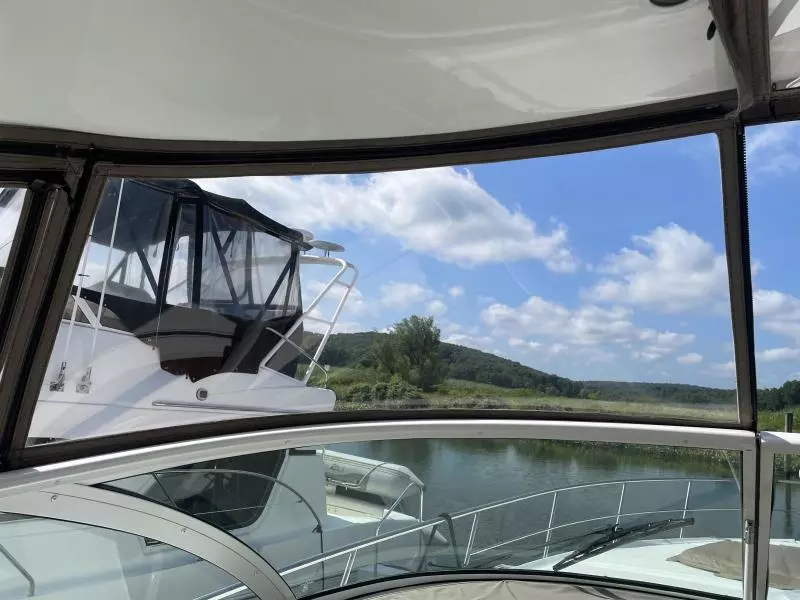 2004 Cruisers Yachts Express