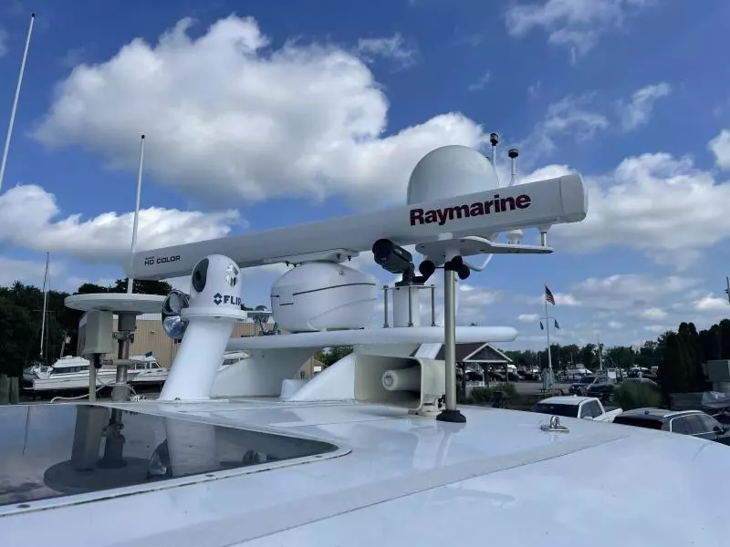 2004 Cruisers Yachts Express