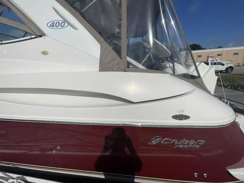 2004 Cruisers Yachts Express