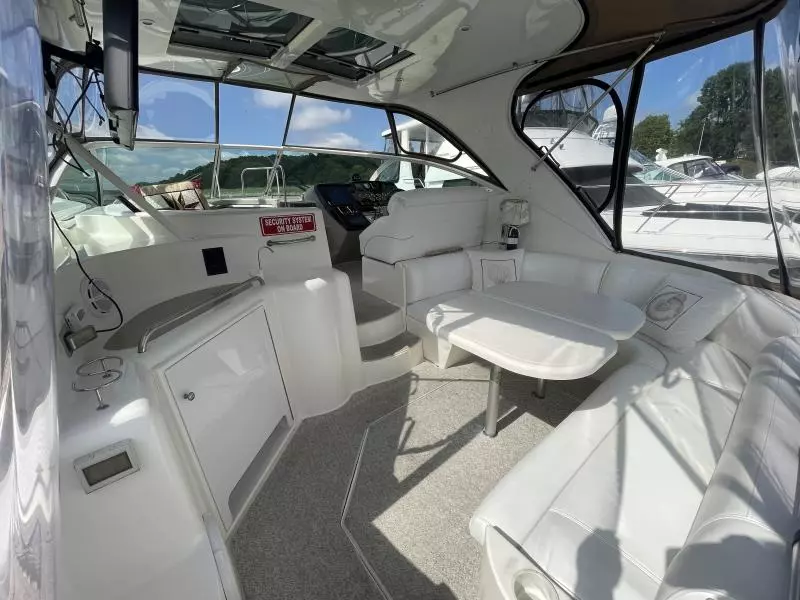 2004 Cruisers Yachts Express