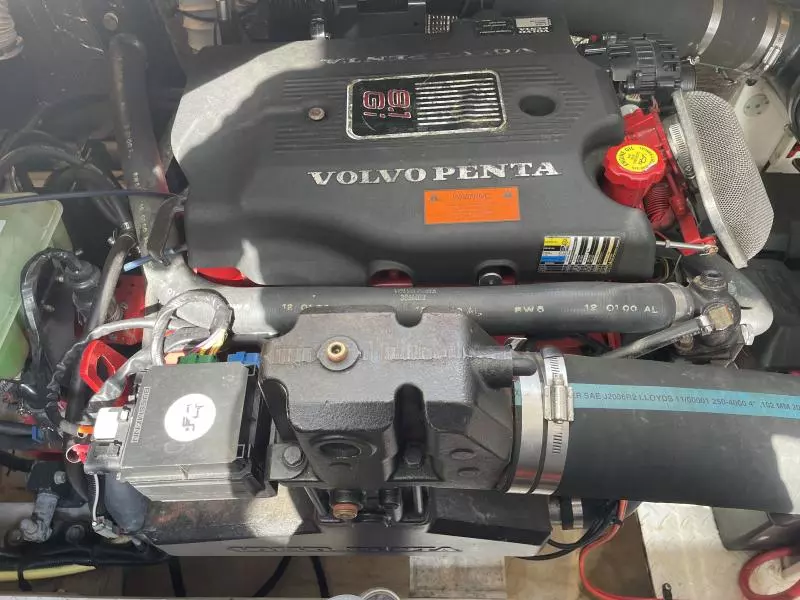 2004 Cruisers Yachts Express