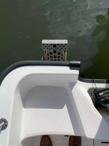 2010 Boston Whaler 170 Montauk