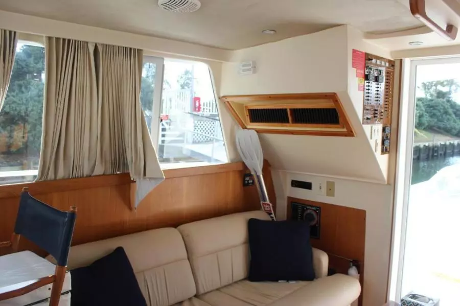 2003 Mainship 390 Trawler