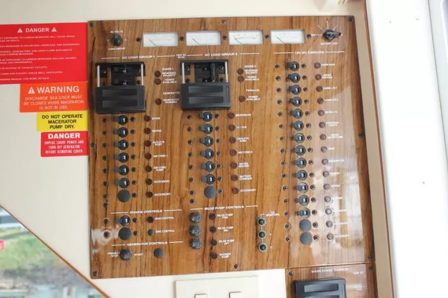 2003 Mainship 390 Trawler