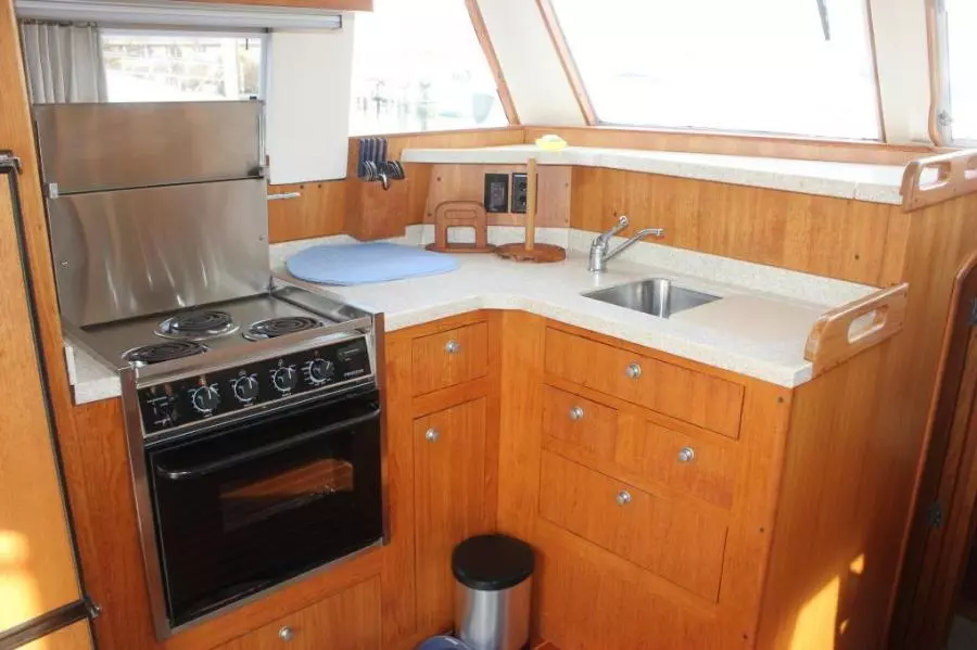 2003 Mainship 390 Trawler